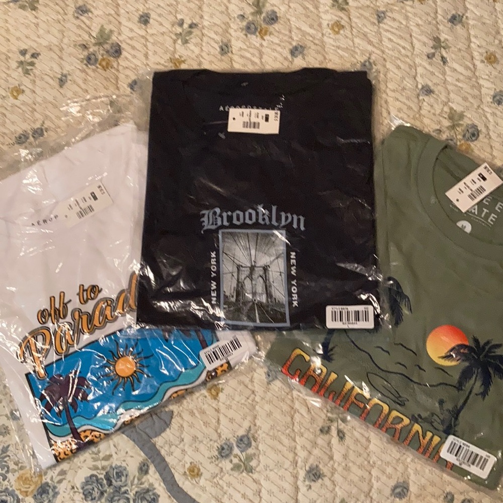 MENS AEROPOSTALE BUNDLE OF 3 T-SHIRTS SZ MED AND LARGE…NEW WITH TAGS